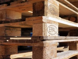How To Disassemble A Wood Pallet