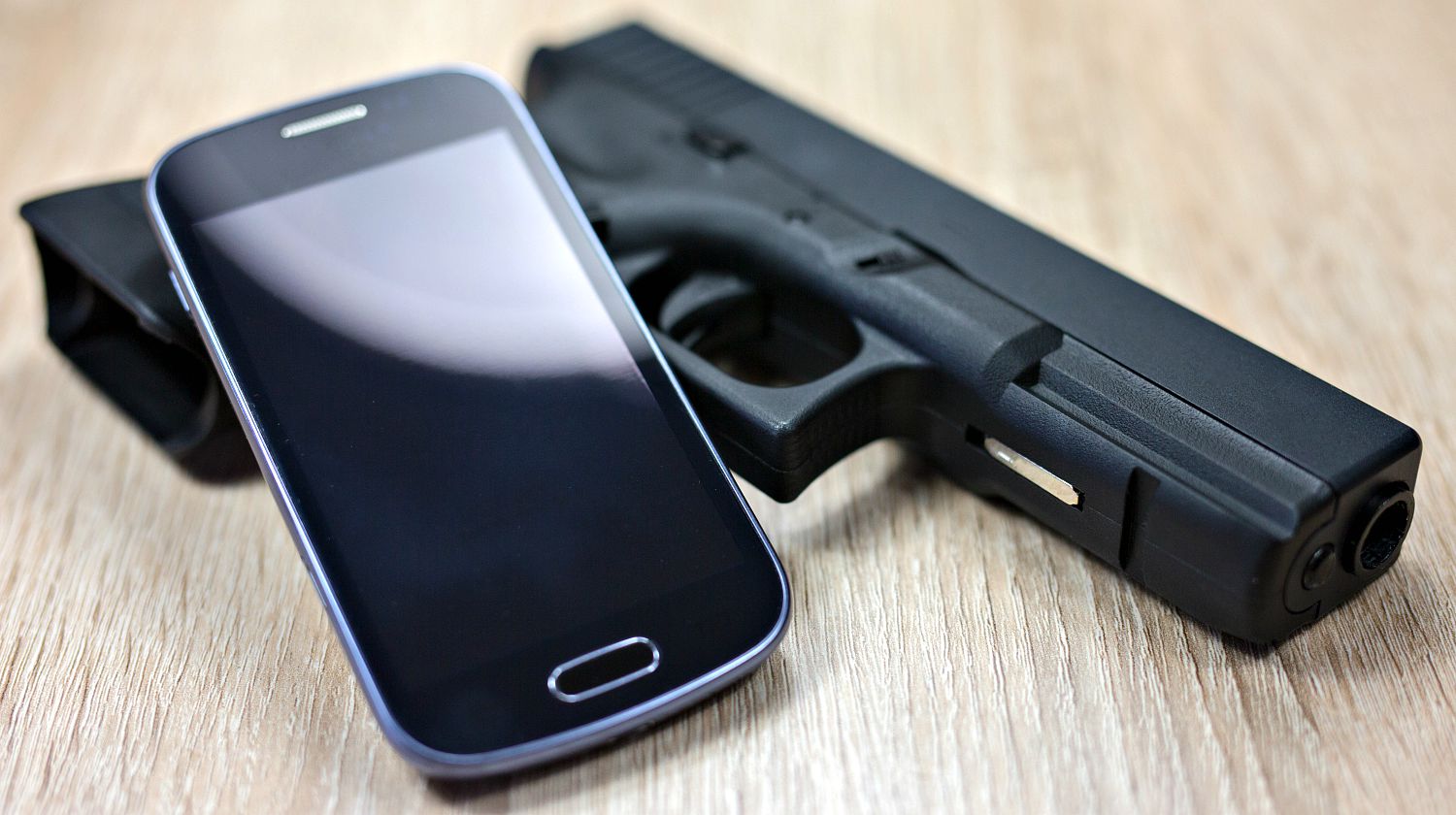 Featured | A gun and a modern smart phone | Best Apps For Gun Owners | Everything Guns Episode 8