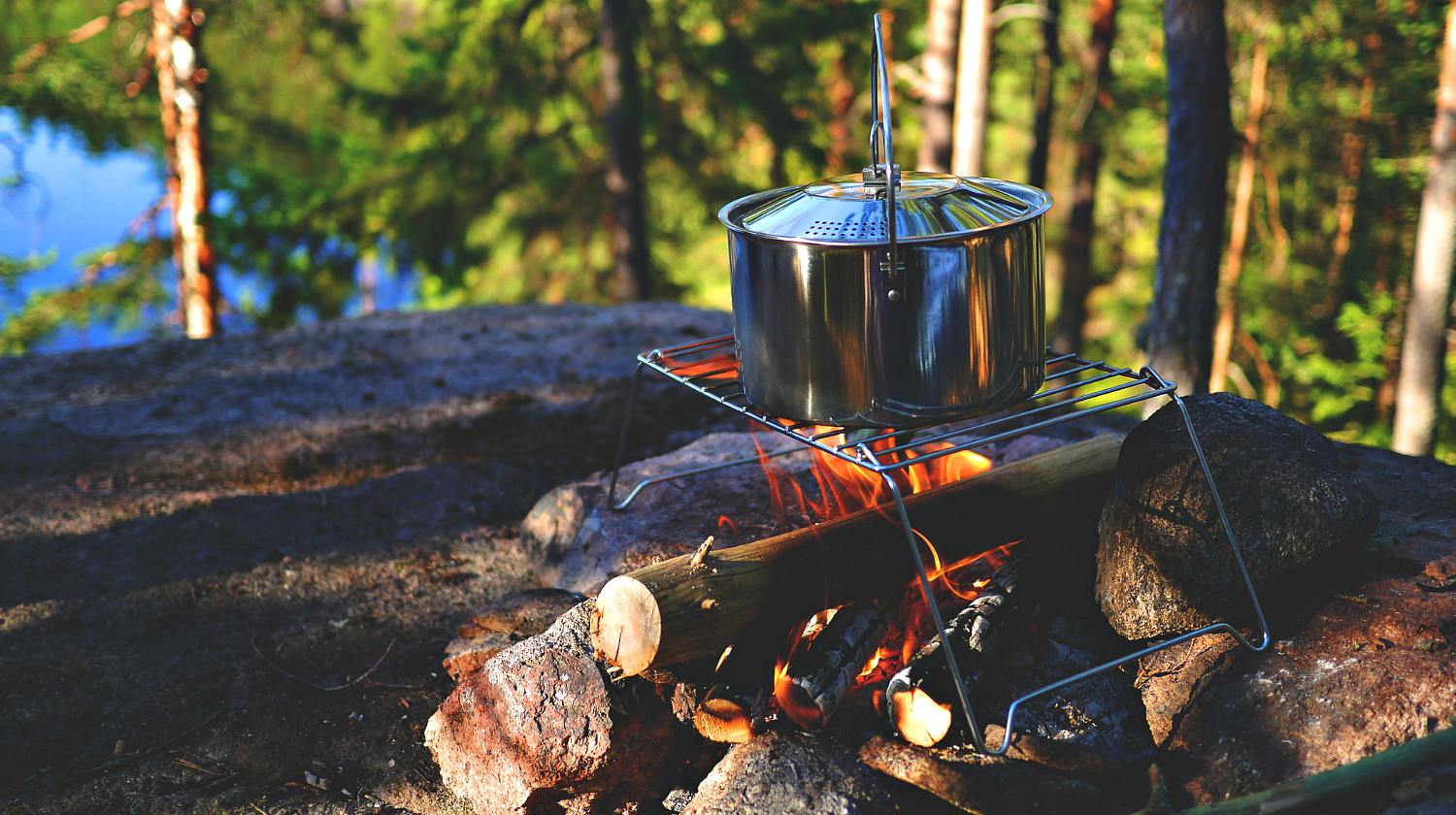 Featured | Outdoor campfire | How To Cook Food On A Rock