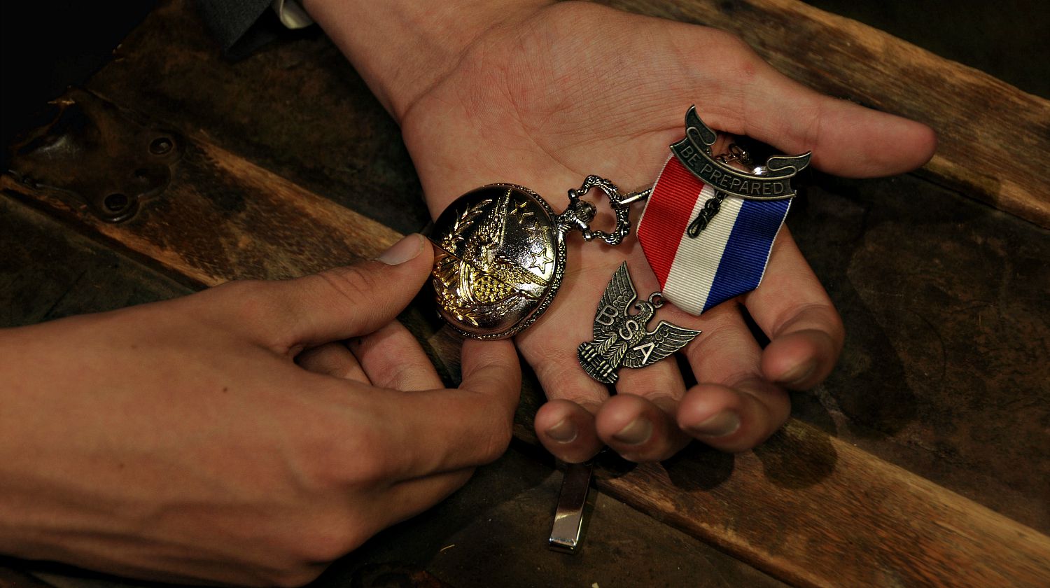 Hands holding an Eagle Scout medal | Knots Every Eagle Scout Knows | Featured