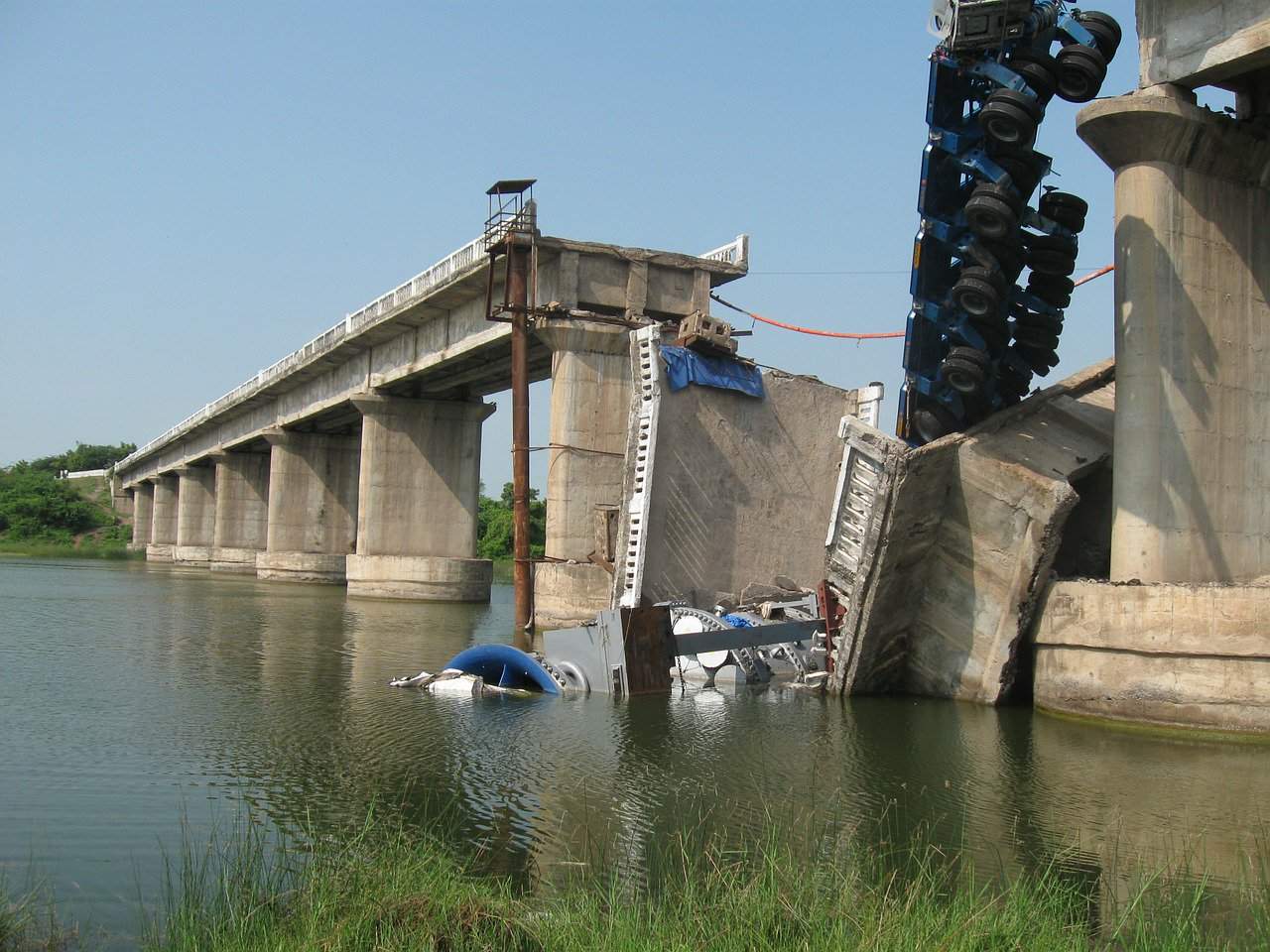 Bridge Failure Survival Tips Featured image