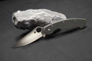 knife pocket knife spyderco military folding hunting knives FEATURE pb