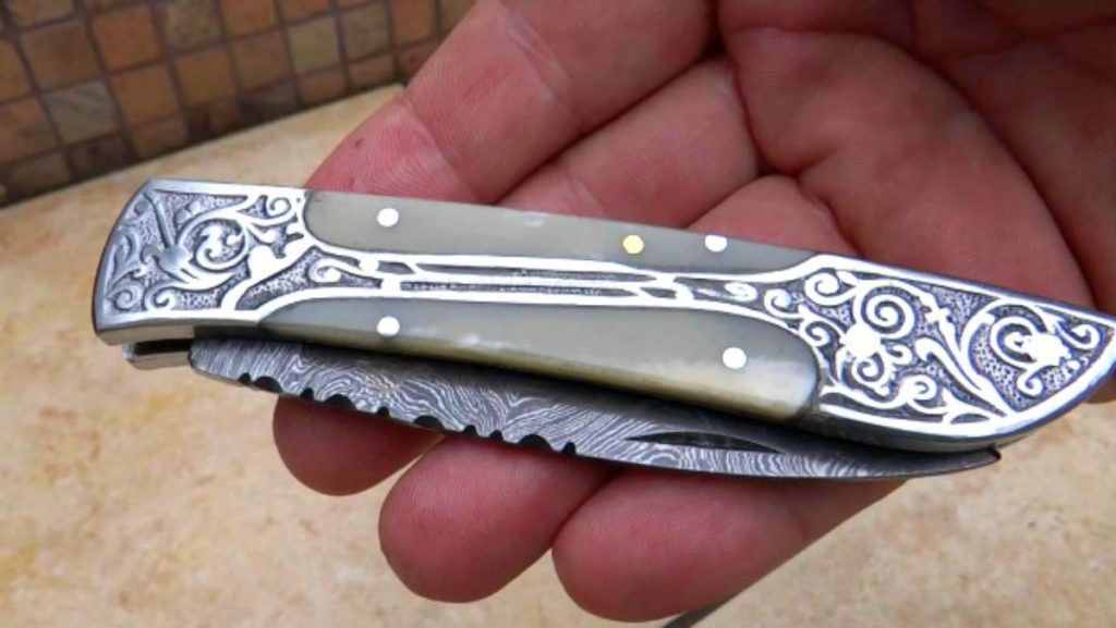 13 Eye-Catching Folding Hunting Knives | Survival Life