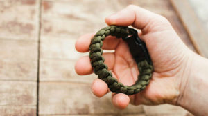 paracord in hand uses for paracord ss FEATURE