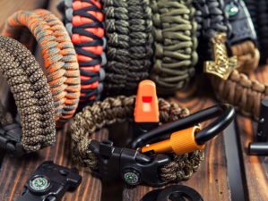 Featured | Bracelets made of rope braided (paracord) and carabiners with a compass | Coolest Paracord Survival Bracelets