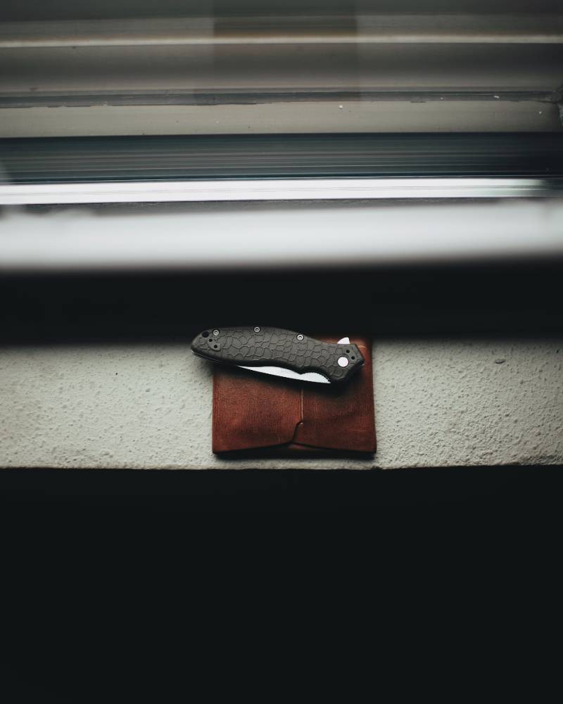 black handled pocketknife on brown leather case | New Mexico Knife Laws