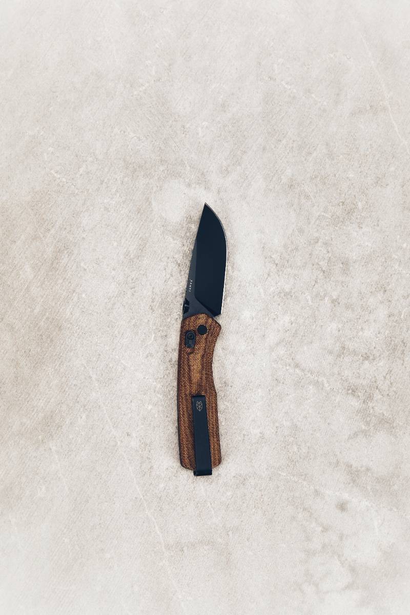 black and brown pocketknife | Kentucky Knife Laws