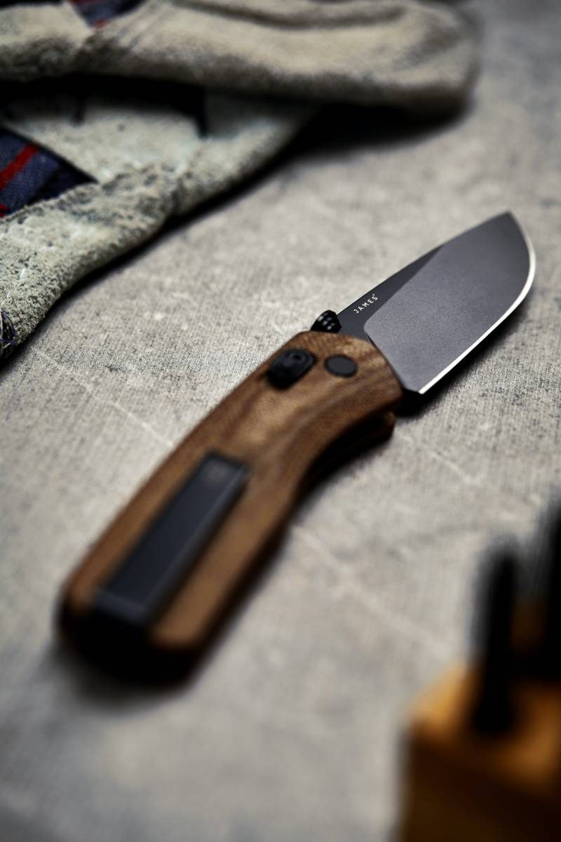 brown and black pocketknife | Indiana Knife Laws