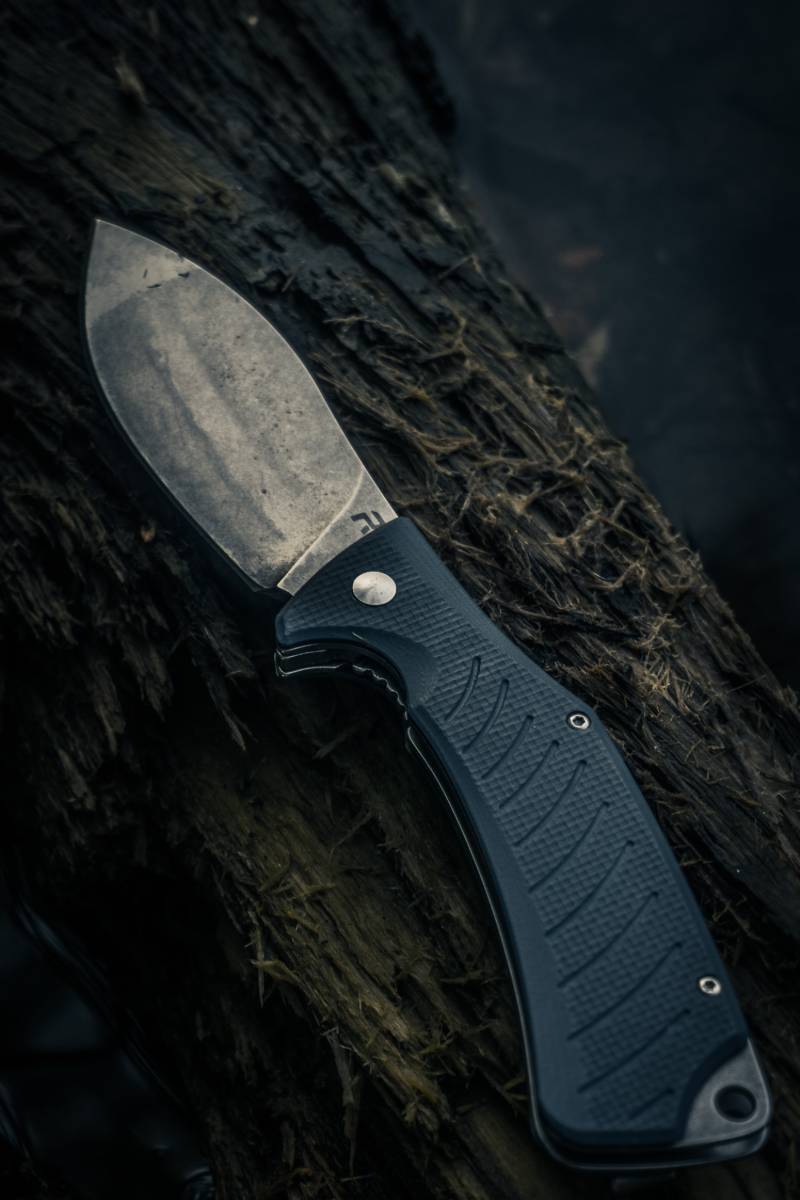 pocket knife on log | West Virginia Knife Laws