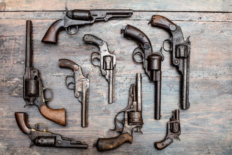display-case-old-historical-guns-pistols Survival Revolver