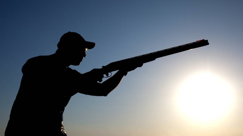 man-preparation-shooting-his-gun-silhouette | Top Single Shot Shotgunsa | Featured