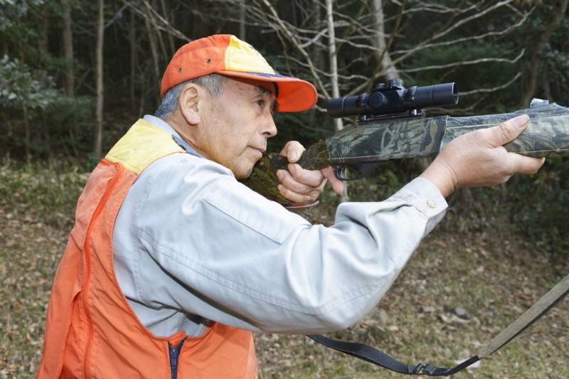 man-who-does-hunting-forest-japan | ar 223 varmint rifle