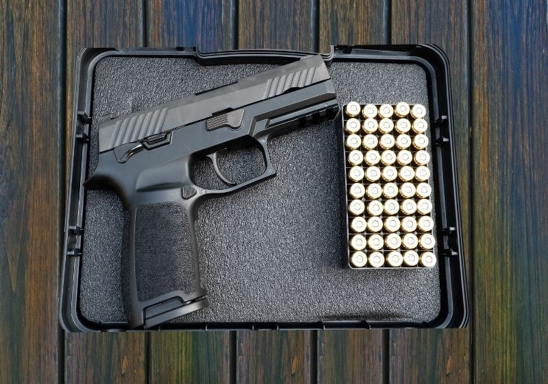 Gun and bullet in the case box Gun lock SS