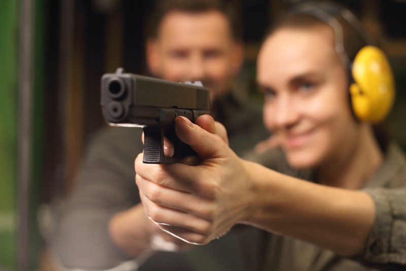 Relax on the shooting, a woman shot with a Glock | Handgun Caliber