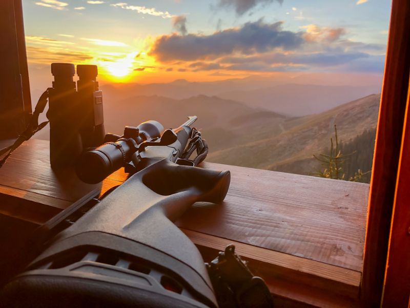 close-rifle-binocular-hunting-view-window precision rifle SS