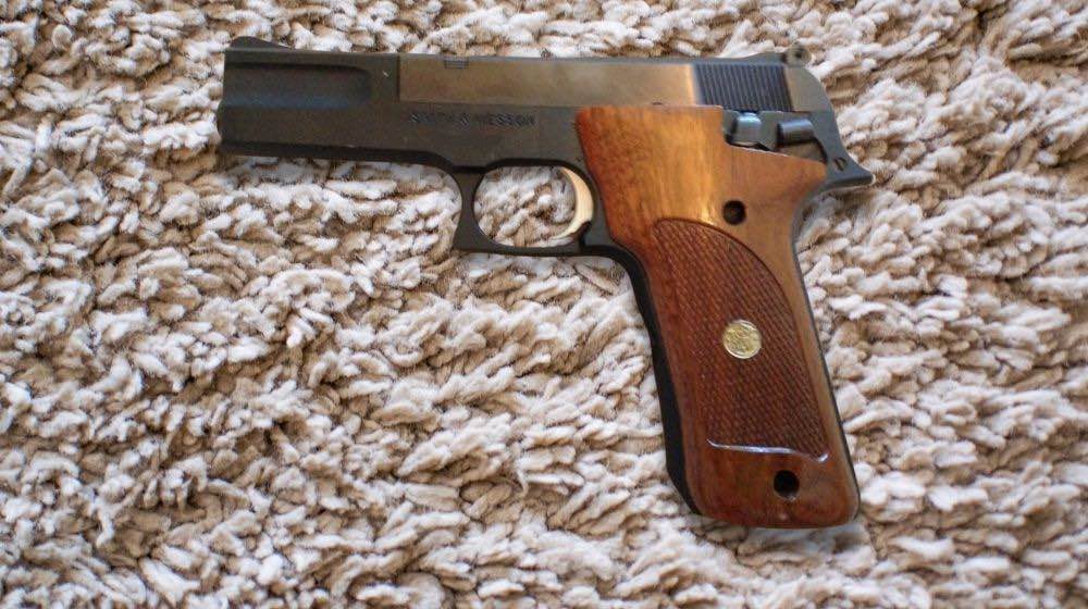 Smith and Wesson Model 422 Gun review