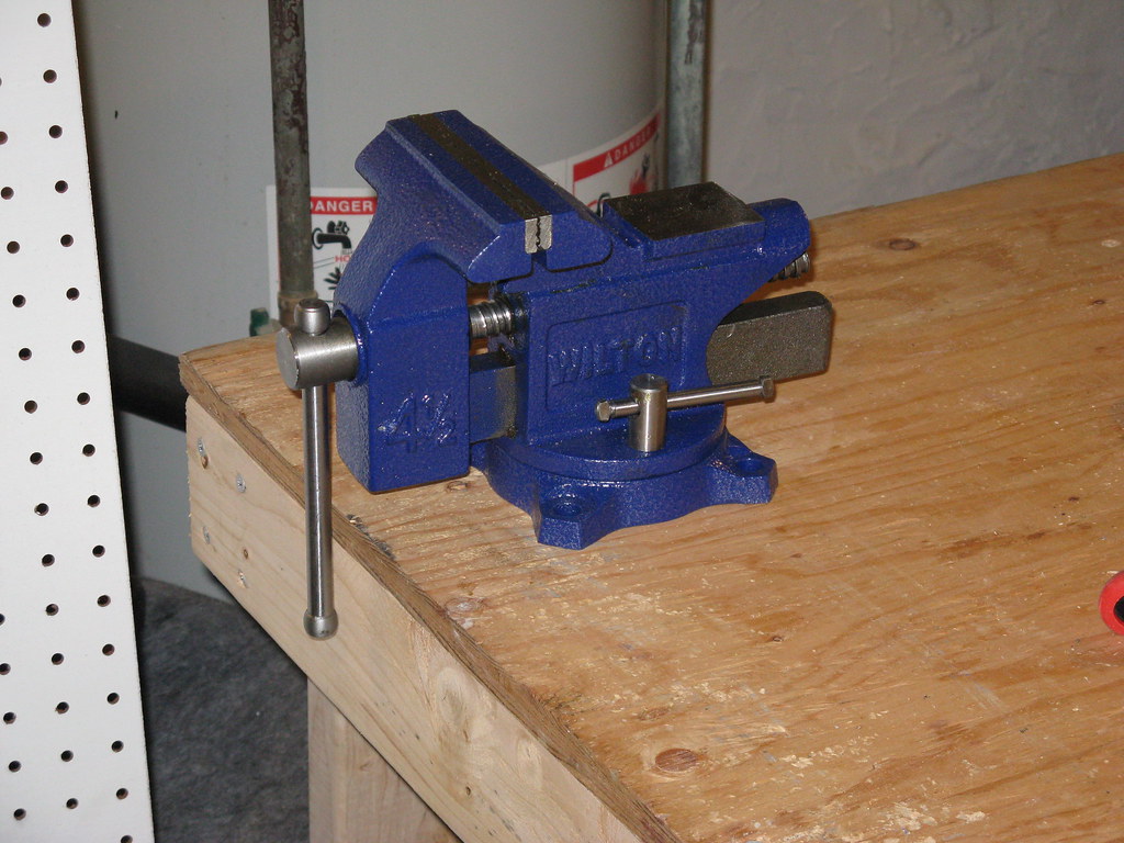 Workbench with Bench Vise