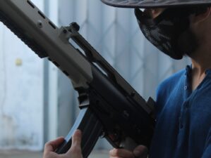 Keanu Reeves Shoots A 3-Gun